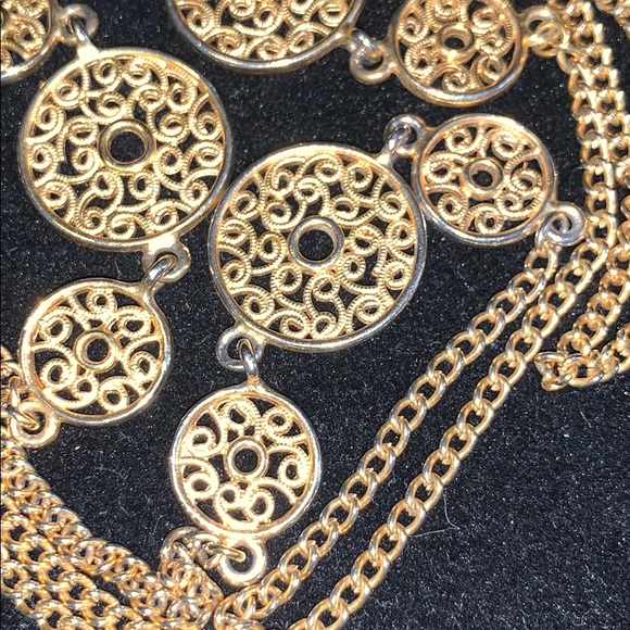 Avon Vintage gold necklace 171/4 inches long - Picture 2 of 5